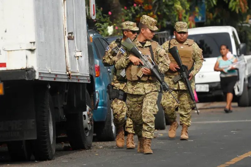 Este régimen, que ha dejado la captura de más de 85.000 supuestos miembros de pandillas. Foto La Hora: EFE