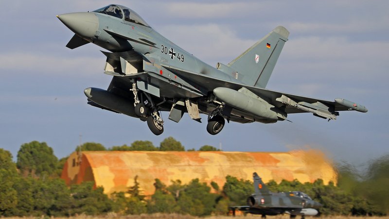 El avión Eurofighter EF-2000 Typhoon de la Fuerza Aérea alemana Joan Valls / Urbanandsport / Gettyimages.ru