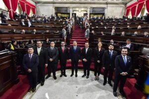 Los diputados estarían ganando más que Sheinbaum y Bukele Foto La Hora: Congreso de Guatemala