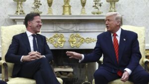 El presidente de EE.UU., Donald Trump, durante una reunión con el secretario general de la OTAN, Mark Rutte, en la Casa Blanca, Washington, el 13 de marzo de 2025. Pool / AP