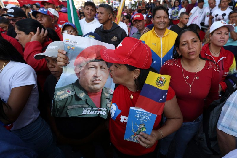 Asistentes a la ceremonia por los 36 años de la Rebelión Patriótica de 1989, hace unos días en Caracas. Foto Afp