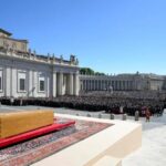 El funeral cuenta con la presencia de al menos 50 jefes de Estado, 10 monarcas y más de 130 delegaciones extranjeras. Foto La Hora: Vatican News