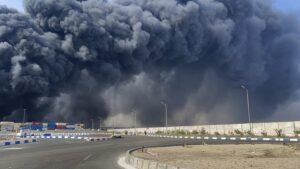 El puerto de Shahid Rajai en Bandar Abbás, Irán, el 26 de abril de 2025. Revelan la posible causa de la explosión en un estratégico puerto iraní / AP