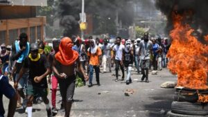 Nuevos ataques de pandillas en Haití dejan al menos 8 muertos entre soldados y civiles armados 24-comprimido