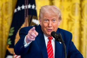 El presidente estadounidense, Donald Trump, expresó que fue "muy buena" la reunión con China. Foto La Hora: EFE/JIM LO SCALZO