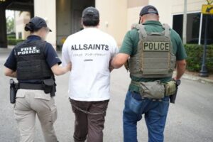 Familias guatemaltecas y de demás países fueron separadas tras la captura de más de mil migrantes en Florida. Foto La Hora: EFE