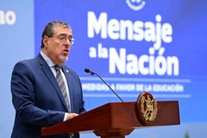 Cerco a Joviel: Gobierno acciona contra pacto colectivo y aumenta salario a maestros 13-comprimido