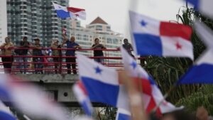 Protesta contra un reciente acuerdo del Gobierno con EE.UU., en Ciudad de Panamá, el 29 de abril del 2025. Matias Delacroix / AP