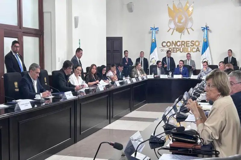 La mayoría de los jefes de bloque se resisten a derogar el aumento de sueldo para los diputados. Foto: La Hora / Daniel Ramírez