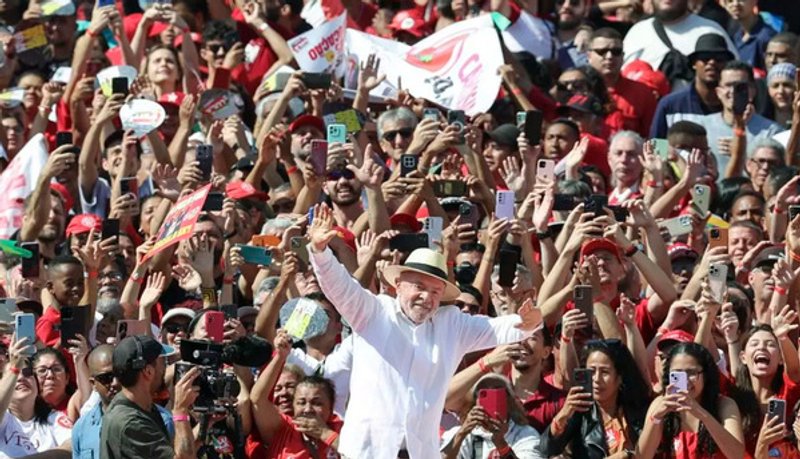 Fuentes: TeleSURtv [Imagen: Lula, durante el acto de lanzamiento de la campaña electoral celebrado el 16 de agosto de 2016. Créditos: Sebastiao Moreira / EFE]