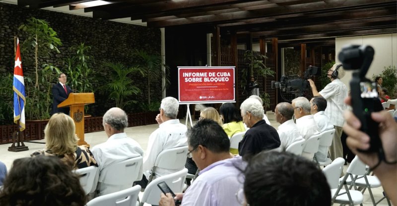 El canciller denunció que la población enfrenta jornadas prolongadas con apenas dos o tres horas diarias de energía eléctrica, lo que deriva en la pérdida de alimentos por la falta de refrigeración. Foto: @BrunoRguezP