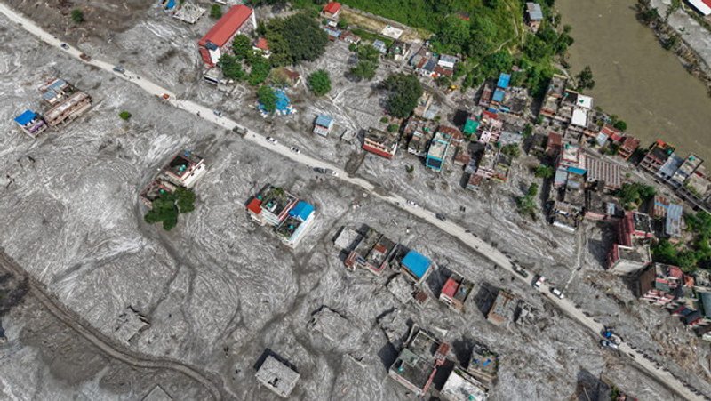 Fuentes: Climática [Foto: Vista aérea del bazar Devighat en Nuwakot, Nepal, tras las inundaciones del 26 de agosto de 2026. Chandra Bahadur Ale/ZUMA Press Wir.
