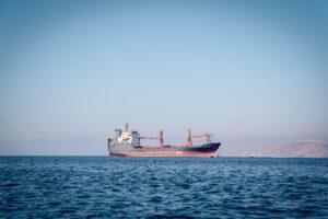 Irán: No abriremos el estrecho de Ormuz hasta que EE.UU. acepte las condiciones de Teherán Foto de Hisham Zayadneh: https://www.pexels.com/es-es/foto/agua-oceano-olas-saluda-14318389/