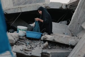 En Gaza, los hogares encabezados por mujeres solas enfrentan decisiones imposibles para sobrevivir