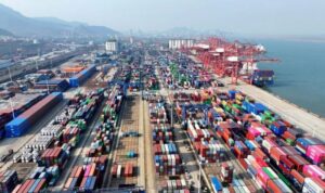 China rechaza sanciones secundarias de EE.UU. y propone mantener comercio sin presiones