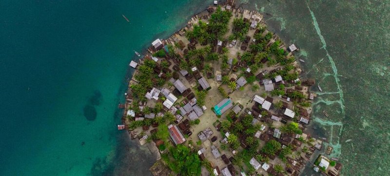 © UNDP La existencia de zonas bajas como la isla de Aromot en Papúa Nueva Guinea se ve amenazada por el aumento del nivel del mar.