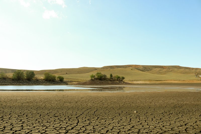 Foto de Feyza Daştan: https://www.pexels.com/es-es/foto/paisaje-cielo-agua-desierto-9615220/