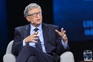 “Más difícil” que en la Guerra Fría: la advertencia de Bill Gates sobre la IA