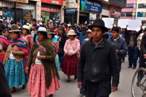 Líderes populares de Bolivia rechazan el «dieselazo» del Gobierno de Paz