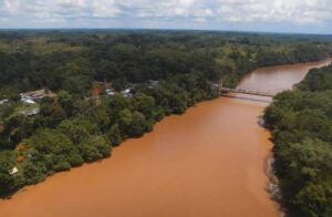 La alcaldía de Leguizimo en Colombia llama a no consumir el agua hasta conocer las razones detrás de la mortandad de peces_Foto referencial.