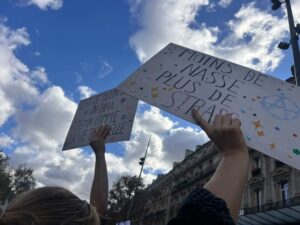 En imágenes: reclamo popular planta cara a la brutalidad policial en Francia El despliegue de los uniformados deja, hasta el momento, un balance de decenas de detenciones y situaciones de extrema tensión por el bloqueo de calles y el uso indiscriminado de gases lacrimógenos. Foto: teleSUR.