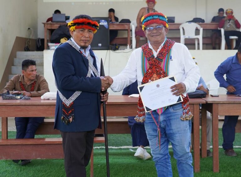 Evaristo Pujupat y Neil Encinas, presidente y vicepresidente del GTANW.