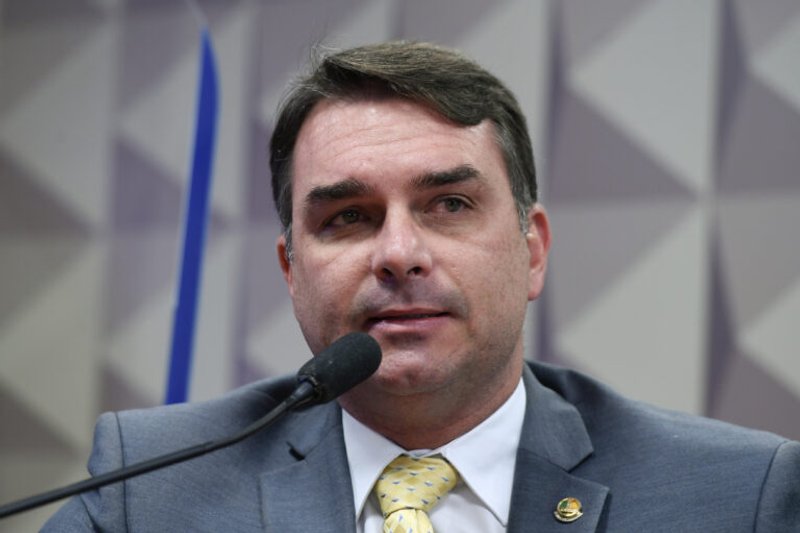 El candidato presidencial brasileño Flávio Bolsonaro durante una intervención en el Senado Federal de Brasil. Foto: Edilson Rodrigues/Agência Senado