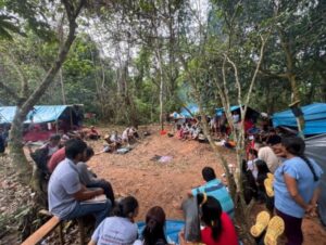 Campamento de Yachaykuna Yuyay Wasi en la montaña, territorio ancestral kichwa. Créditos: FEPIKECHA.