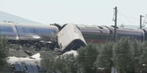Exponen las principales hipótesis detrás del mortal accidente ferroviario en España