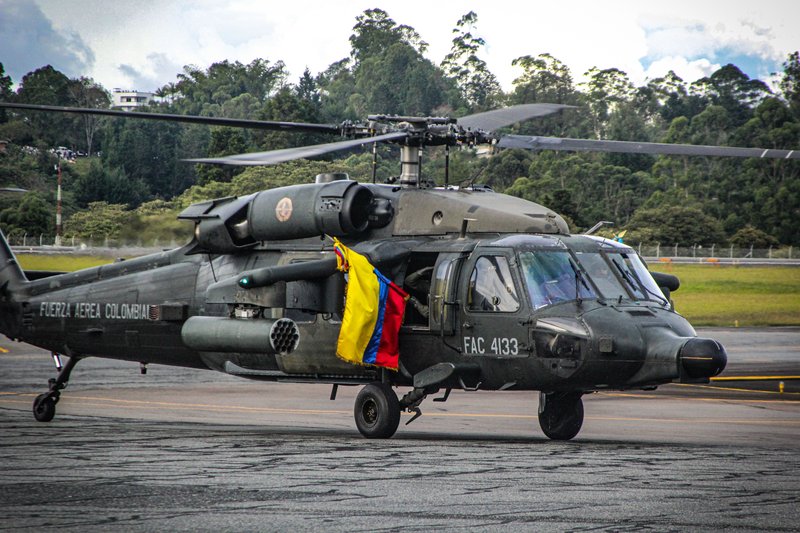 Foto de José Jiménez: https://www.pexels.com/es-es/foto/helicoptero-militar-colombiano-en-la-pista-33819674/