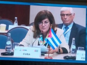 Cuba denuncia en la Cepal daños por bloqueo económico de Estados Unidos La viceministra Deborah Rivas Saavedra enfatizó que los desafíos estructurales que enfrenta la región, marcados por desigualdades persistentes y limitaciones de acceso a financiamiento, se agravan drásticamente en el caso cubano debido al recrudecimiento de las medidas coercitivas unilaterales de EE.UU. Foto: Cubadebate.
