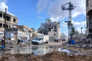Entre el hacinamiento y la hambruna, Gaza se prepara para su cuarto invierno en la más absoluta destrucción
