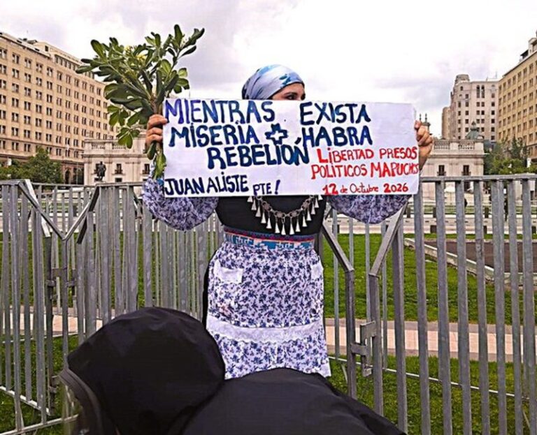 Entre gases tóxicos, lacrimógenos y blindados lanza-agua de la policía militarizada, la marcha se desarrolló en un clima de enorme energía unitaria y valor.